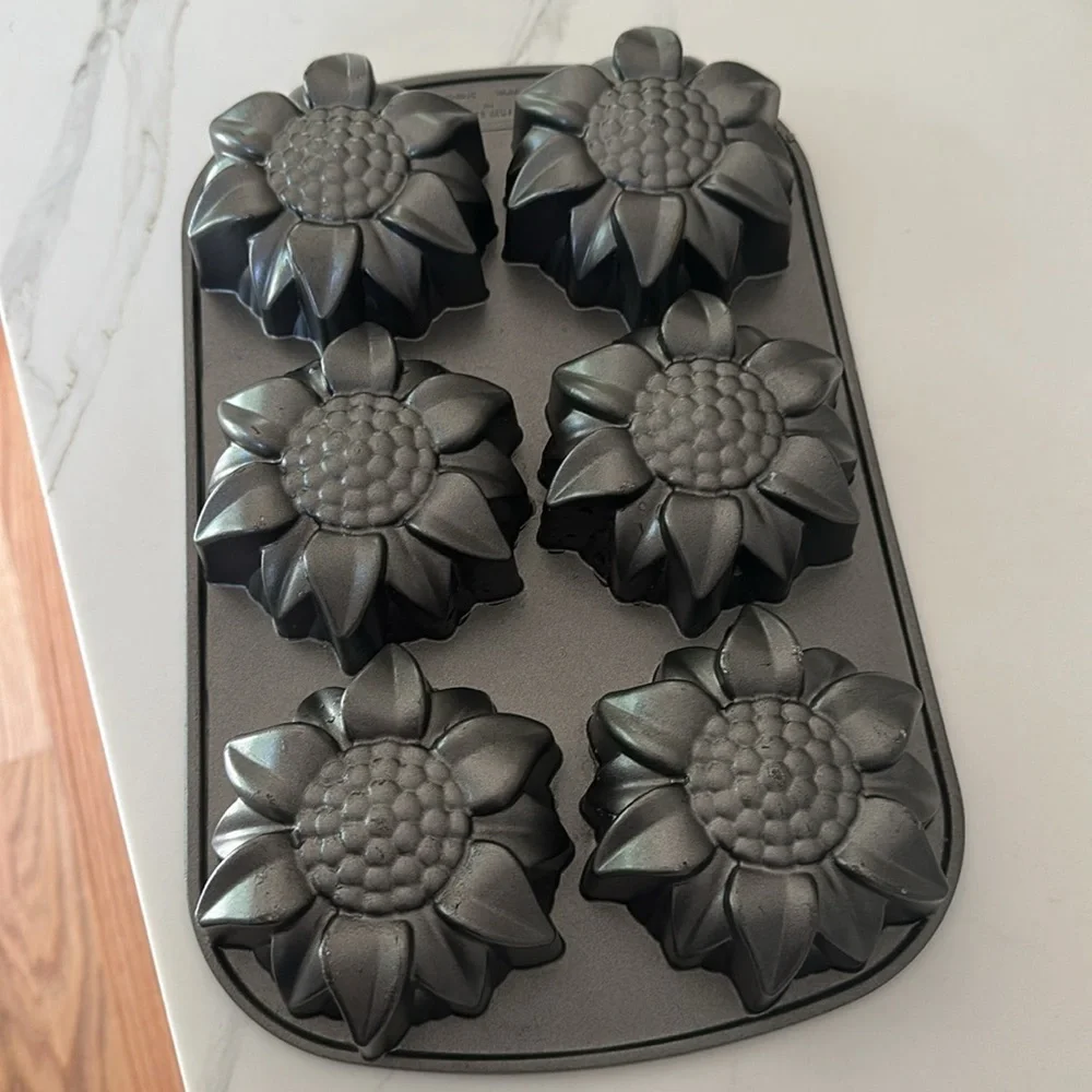 Nordic Ware Sunflower Muffin Pan